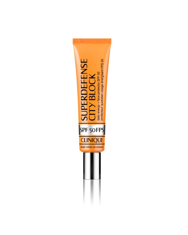 Superdefense City Block SPF 50 Daily Energy + Face Protector, Een opwekkende dagelijkse dagcrème met SPF 50 voor de hele dag bescherming.